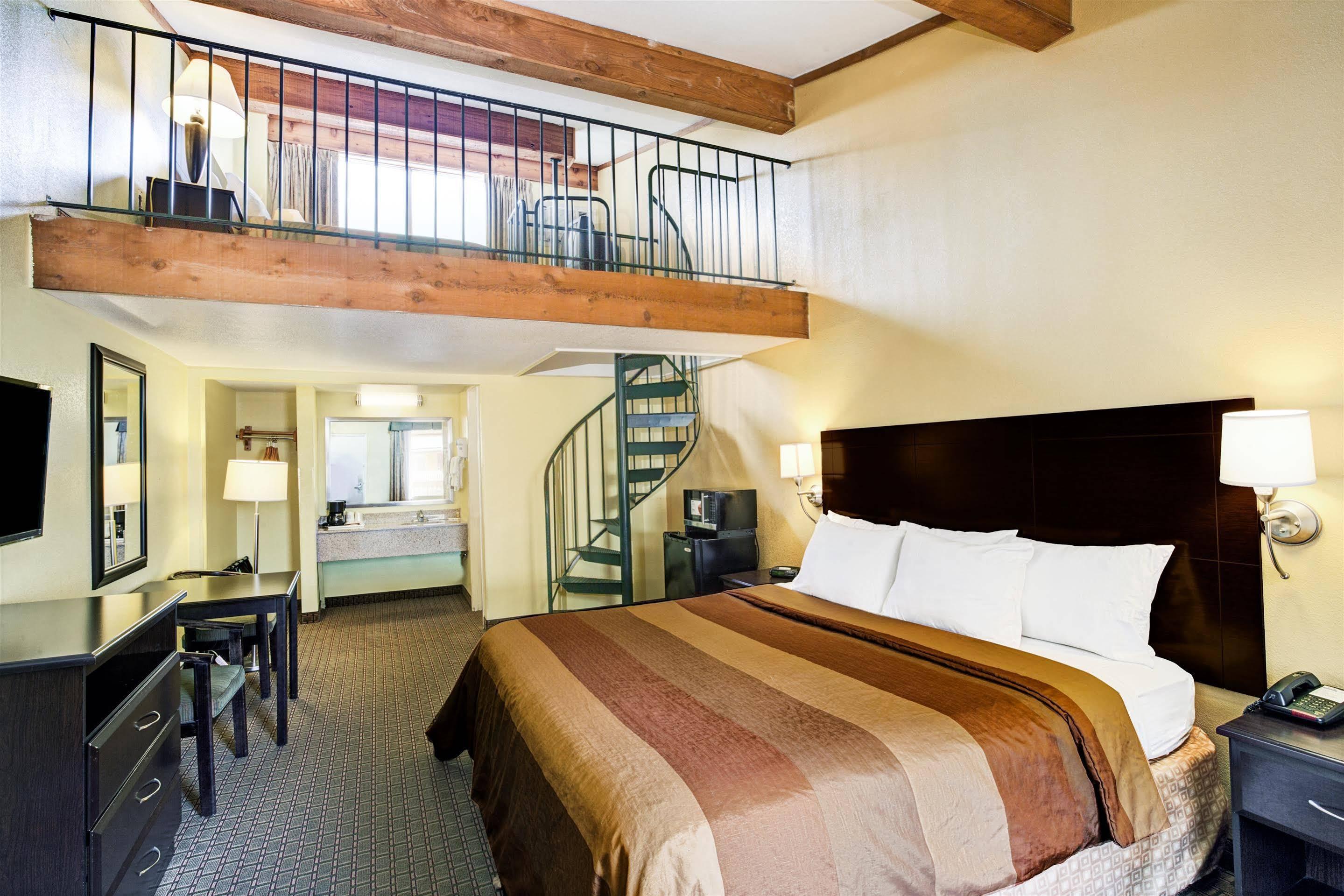 Days Inn & Suites By Wyndham Downtown Gatlinburg Parkway Eksteriør bilde