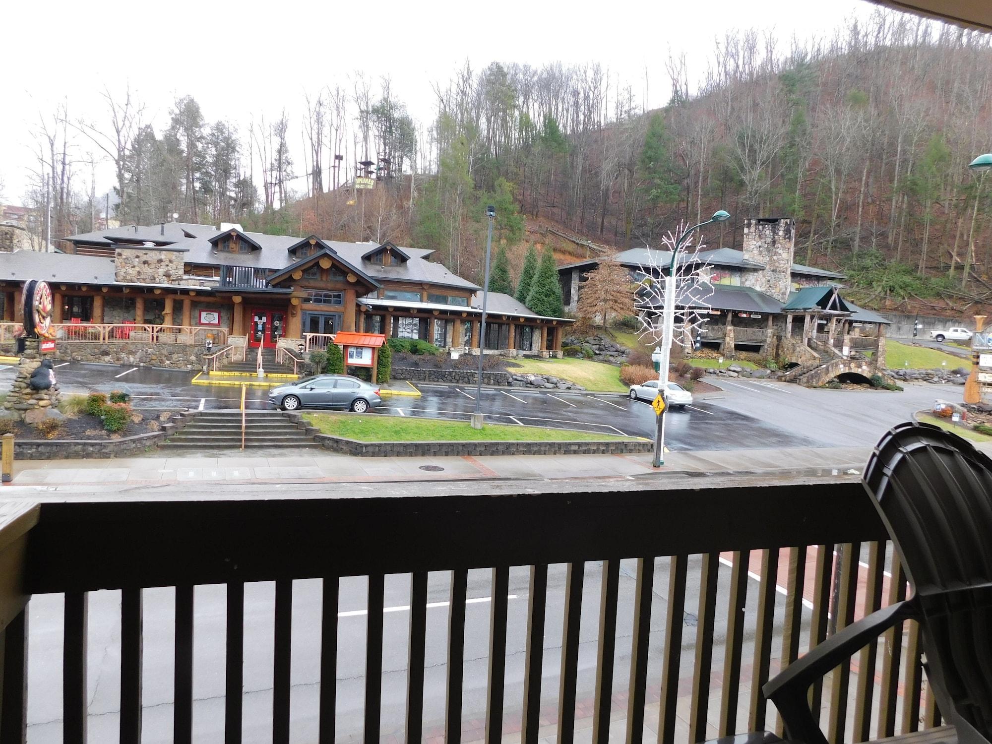 Days Inn & Suites By Wyndham Downtown Gatlinburg Parkway Eksteriør bilde