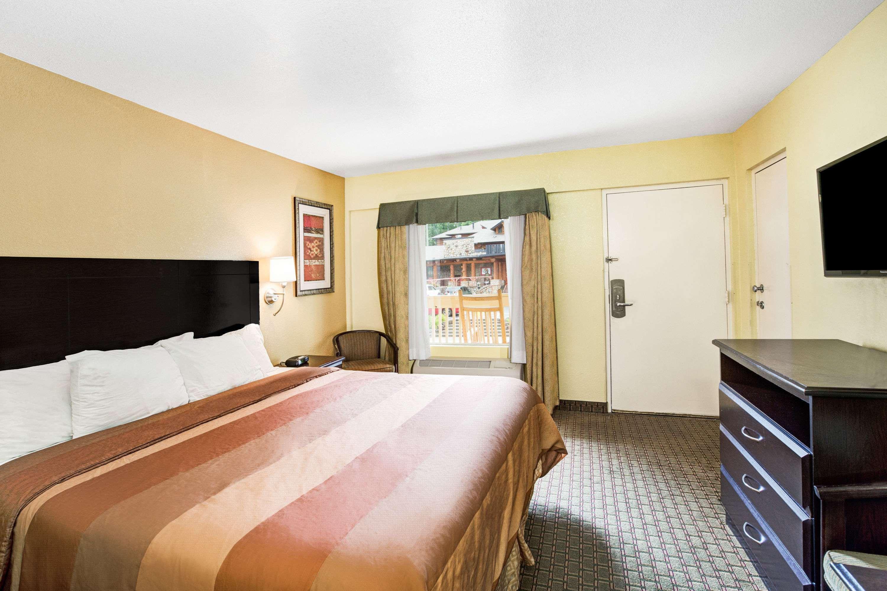 Days Inn & Suites By Wyndham Downtown Gatlinburg Parkway Eksteriør bilde