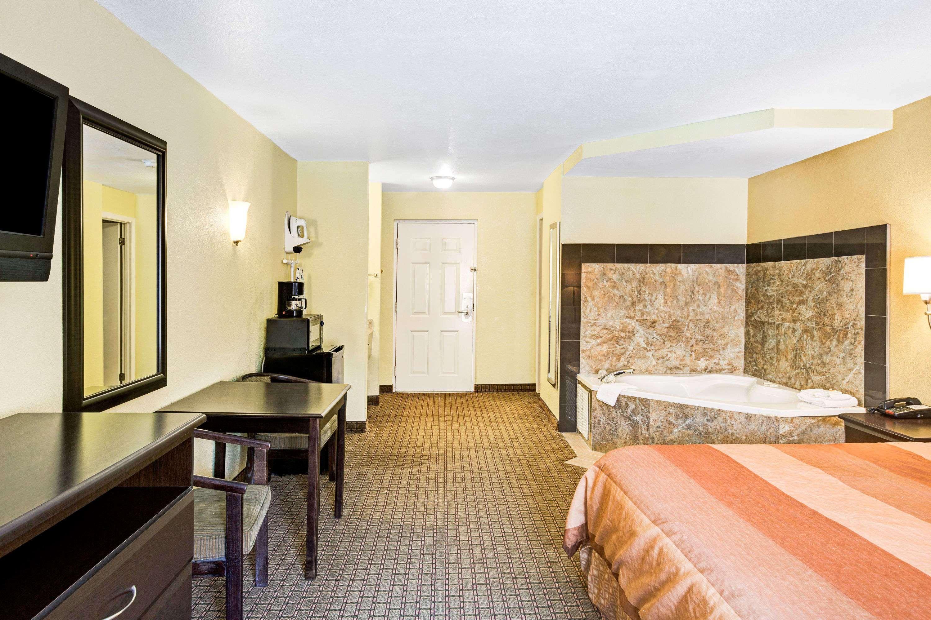 Days Inn & Suites By Wyndham Downtown Gatlinburg Parkway Eksteriør bilde