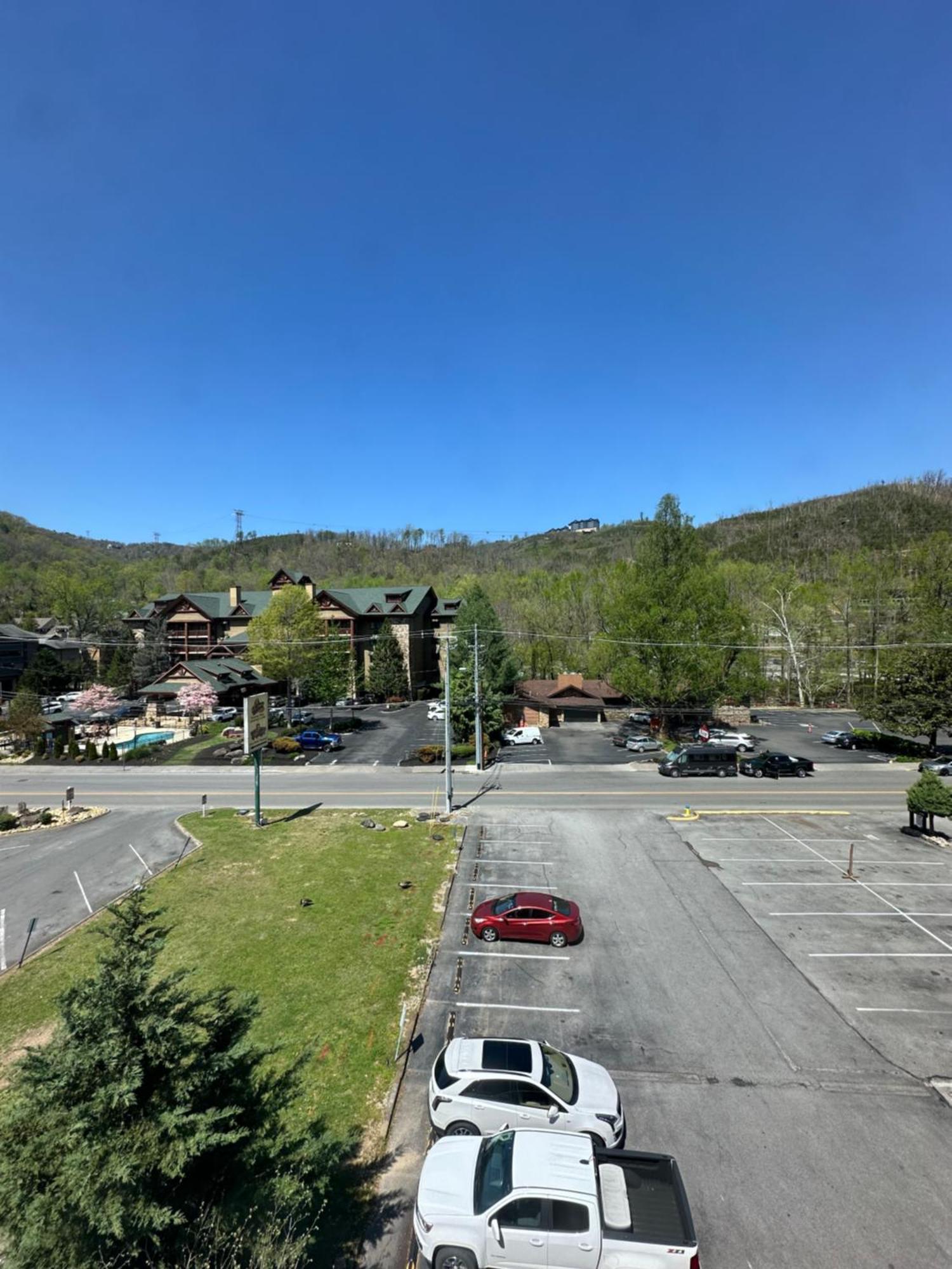 Days Inn & Suites By Wyndham Downtown Gatlinburg Parkway Eksteriør bilde