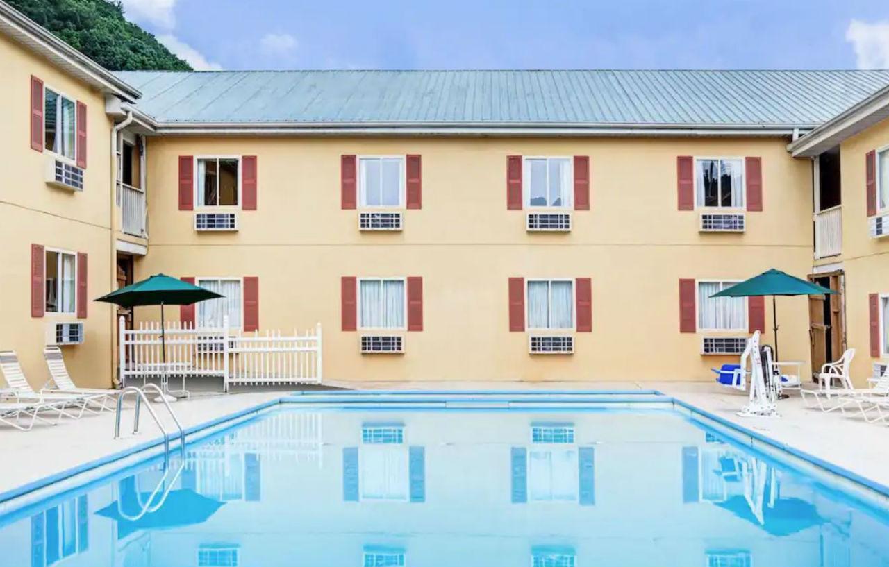 Days Inn & Suites By Wyndham Downtown Gatlinburg Parkway Eksteriør bilde